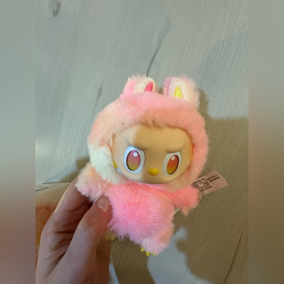 Authentic Big Big Energy Bunny  Labubu new with box - Picture 1 of 9